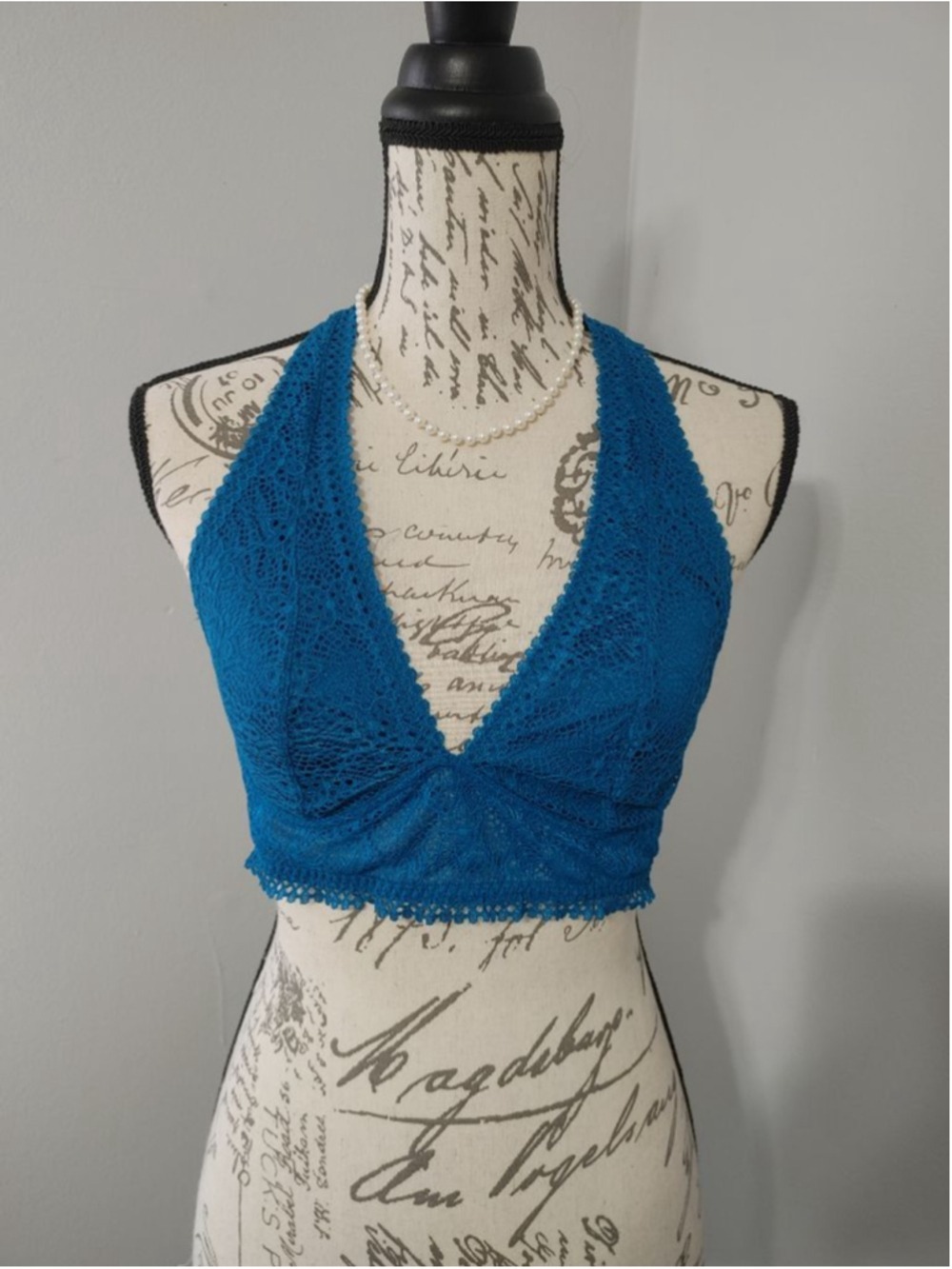 Women's Victoria's Secret. Bright Teal Lacey Halter Bralette L
